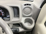 運転席・助手席のドリンクホルダーです
