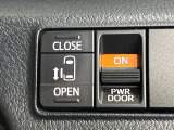 【パワースライドドア】スマートキーや運転席のスイッチでスライドドアの開閉が可能♪電動だから力を入れてドアを開ける必要が無く、小さいお子様でも、重い荷物を持っている時もラクに開け閉めできます♪