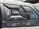 「プロパイロット」は、高速道路等の自動車専用道路の単一車線での運転支援技術です。アクセル、ブレーキ、ステアリングをクルマがアシスト。ドライバーの負担を軽減します。