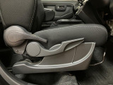 運転席シートリフターを装備しています★細かくドライビングポジションを設定できるので運転し易く、疲れにくいですね♪