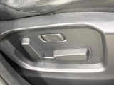 【メモリー機能付きパワーシート】ドライバーごとに設定したシート位置を記憶して、ボタン一つで切り替えできる便利な機能!運転する方が複数名いらっしゃるご家庭におすすめです♪