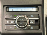車内空調は&rdquo;AUTOエアコン&rdquo;にお任せ。運転に集中出来ますよ!