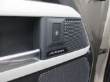 英国のオーディオメーカーMERIDIAN Audioは、その優れたサウンドで高い評価を受けています。数々の受賞歴を誇る同社のサウンドシステムは、長年にわたる音響心理学の研究をもとに、リアルなサウンドを実現。