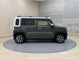 全車1年間の走行距離無制限のロングラン保証付きです。また、さらに安心をお求めの方には1年〜2年の保証延長ができる「ロングラン&alpha;保証」(有償)もお選びいただけます。