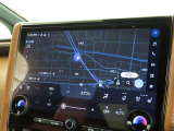 メーカー装着のディスプレイオーディオを装備しております。