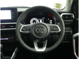 各操作スイッチなどもハンドルから手を放すことなく操作可能で安全運転に支援いたします!