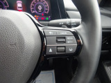 Hondaセンシングの機能のひとつ、アダプティブクルーズコントロール付!アクセルから足を離しても設定したスピードと前車との車間を保ち走行してくれます!車線維持もアシスト☆高速道路で疲労軽減ですね☆