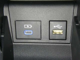 【充電用USB端子】デバイスの充電に便利です。※実際の接続端子は写真で確認or店舗までご気軽にお問合せください♪
