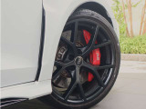 ●オシャレは足元からといいますが、車も同じく足元のエレガンスさで全体のイメージが変わります。