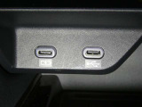 【充電用USB端子】デバイスの充電に便利です。※実際の接続端子は写真で確認or店舗までご気軽にお問合せください♪