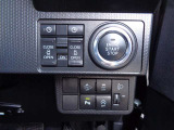 運転者がボタン操作で、左右の電動スライドドアの開閉が出来ます。