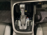 「e:HEV」は、モーター走行を中心にしながら電気エネルギーやエンジン動力を最も効率よく使い分けることができる賢いハイブリッドシステムです。サイドブレーキはスイッチ操作の電子制御パーキングブレーキです