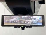 【インテリジェント ルームミラー】車両後方のカメラ映像をミラー面に映し出すので、車内の状況や、天候などに影響されずいつでもクリアな後方視界が得られます!