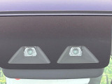【スマートアシスト】走行中に前方の車両等を認識し、衝突しそうな時は警報とブレーキで衝突回避と被害軽減をアシスト。より安全にドライブをお楽しみいただけます。