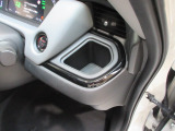 運転席右側のドリンクホルダーです。