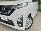 【LEDヘッドライト】悪天候や夜間走行時も良好な視界を確保し安心して運転できる高輝度LEDヘッドライトを装備!点灯速度が早く、消費電力も抑えられています。