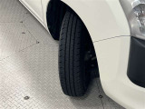 タイヤサイズは155/80R14!残り溝は5ミリ程度です!スペアタイヤがついていて、不測の事態が起きても安心です!