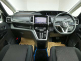 運転席から視界が左右に広く隅々まではっきりと見渡せます。クルマの先端も把握しやく安心して運転できます。