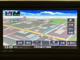 ダイハツ純正ナビゲーションを装備しています☆TVは画像がきれいなフルセグになっていてスマホに入っている音楽もBluetoothで繋いで楽しんでいただけます☆