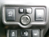 電動格納式ミラーなので、対向車などとのすれ違い時にも便利です。