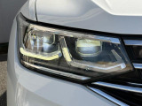 LEDマトリックスヘッドライト「IQ.LIGHT」。対向車や先行車を検知し、LEDを個別制御。まぶしさを抑えながら、夜間の視界をしっかり確保。
