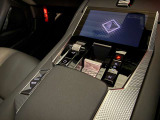 シフトレバーも操作性良く出来ています。運転縞柄ドライブモードを切り替え可能です。