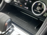 【ワイヤレスチャージング メーカーop￥28,000-】スマートフォンを置くだけで充電可能な便利なアイテムとなります。