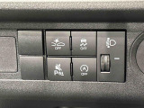 各機能のスイッチ類がセンターに集約され、操作性に優れています♪