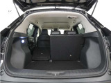 2列目シートは左右独立で倒すことができます。3人乗車状態でより多くの荷物を積むことができます。
