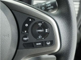 ◆アダプティブクルーズコントロール◆予め設定した車速内でクルマが自動的に加減速。前走車との適切な車間距離を維持しながら追従走行します。【LKAS】車線維持支援システムでステアリング操作を支援。