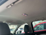 室内灯はすべてLEDですので、高級感はもちろんのこと車内を明るく照らしてくれるので実用性も兼ね備えています。