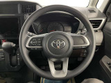 快適な操作性の運転席、ハンドルも綺麗に清掃済みです!もちろん安全を守るエアバッグも装備しているので安心してお乗りいただけます(^^)