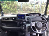 フロントガラスが大きく、ワイドな視界で運転もしやすくなるように、設計されています。