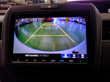 バックカメラの画像です。ガイドラインがスムースな車庫入れをサポートいたします。車庫入れの安心感がアップしますね。