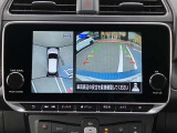 アラウンドビューモニターは4方のカメラで真上から車を見たようにモニターで確認ができる日産の自慢の装備です。是非実際の車で体感してみてください。