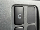 便利なパワースライドドアスイッチ装備!運転席からワンタッチでスライドドアの開閉ができ、乗り降りや荷物の積み降ろしにも便利です♪