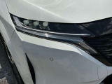 LEDヘッドライトです。ロービームにシャープな白光色のLEDランプを採用しました。