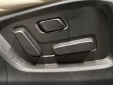 【パワーシート】電動でシートポジションの変更が可能です。手動式より細かくシート設定が可能ですのでより快適な姿勢でドライブを楽しんで頂けるでしょう。