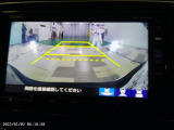 バックカメラの画像です。ガイドラインがスムースな車庫入れをサポートいたします。車庫入れの安心感がアップしますね。