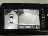 クルマを空から見たような映像が映る、アラウンドビューモニターで、車両周辺の安全確認も一目できます!小さなお子様や障害物も確認できるので、運転のしやすさだけでなく事故防止にも役立ち安心して駐車できます♪