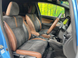 運転席シート廻りは使用感も少なく、良好な状態となっています。前オーナー様が丁寧に使っていたことがよくわかりますね。
