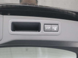 電動で開閉するパワーバックドア装備しています