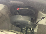 お車を安心してお乗りいただく為には、足回りの定期点検が欠かせません。サービスサポート(有償保証)では無料点検もご提供しており、安心のカーライフをお過ごしいただけるサポート体制が整っています。