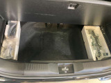【ラゲッジルーム】実用性に優れた二段式ラゲッジル-ムでお荷物を別々に収納が可能♪♪