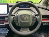 インテリアに合わせたデザインのステアリングは、運転される方のことも考え、運転しやすい形状、大きさです。是非一度、実際に触ってお確かめください。