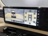 自車を立体的な3Dモデルで表現し、周囲360度の状況を画面上で直感的に確認できる先進のカメラモード。視点を自由に切り替えて死角を大幅に減らせます。