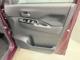 窓の開閉もスイッチひとつで簡単!駐車券を取るときもラクラク★