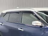 プラスチックバイザー付!雨の日のちょっとした換気にあると便利です!