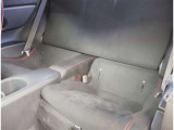 リアシートは可倒式になっていますので、長いお荷物も収納できます!!