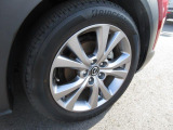 18インチ純正アルミホイールを装備。タイヤサイズは215/55R18となります。